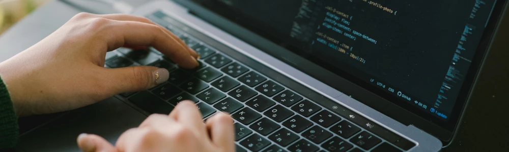 DevSecOpsとは？セキュリティを組み込む新しい開発手法を基礎から解説